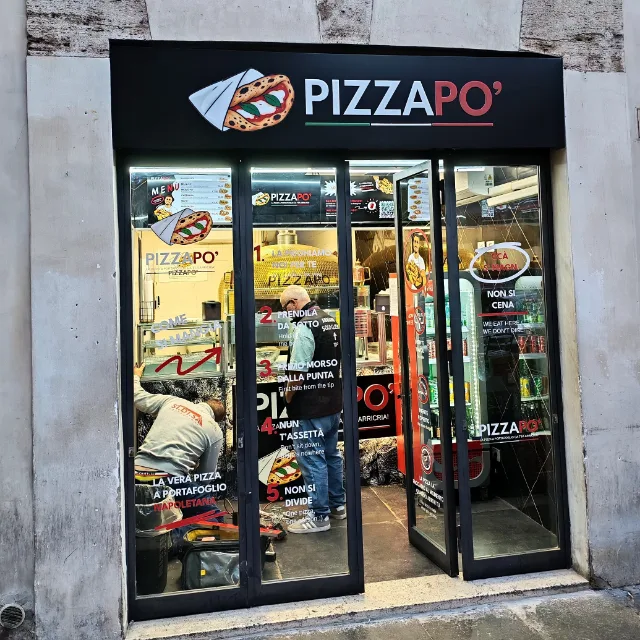 Insegna e vetrofanie per negozio