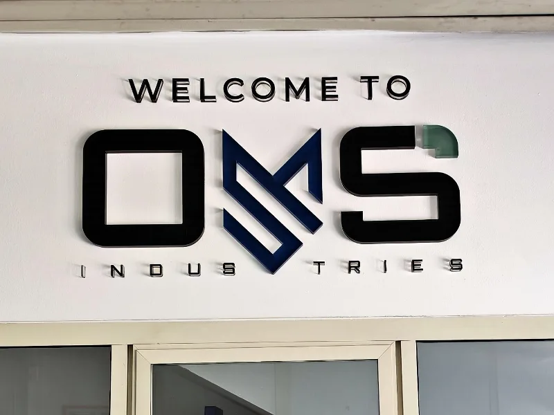 Logo 3D in rilievo per la reception di un'azienda