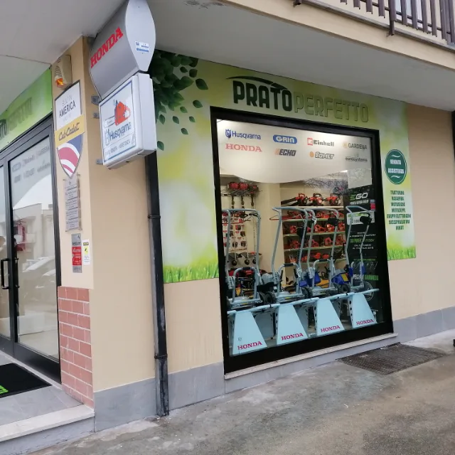 Vetrina personalizzata con vetrofanie