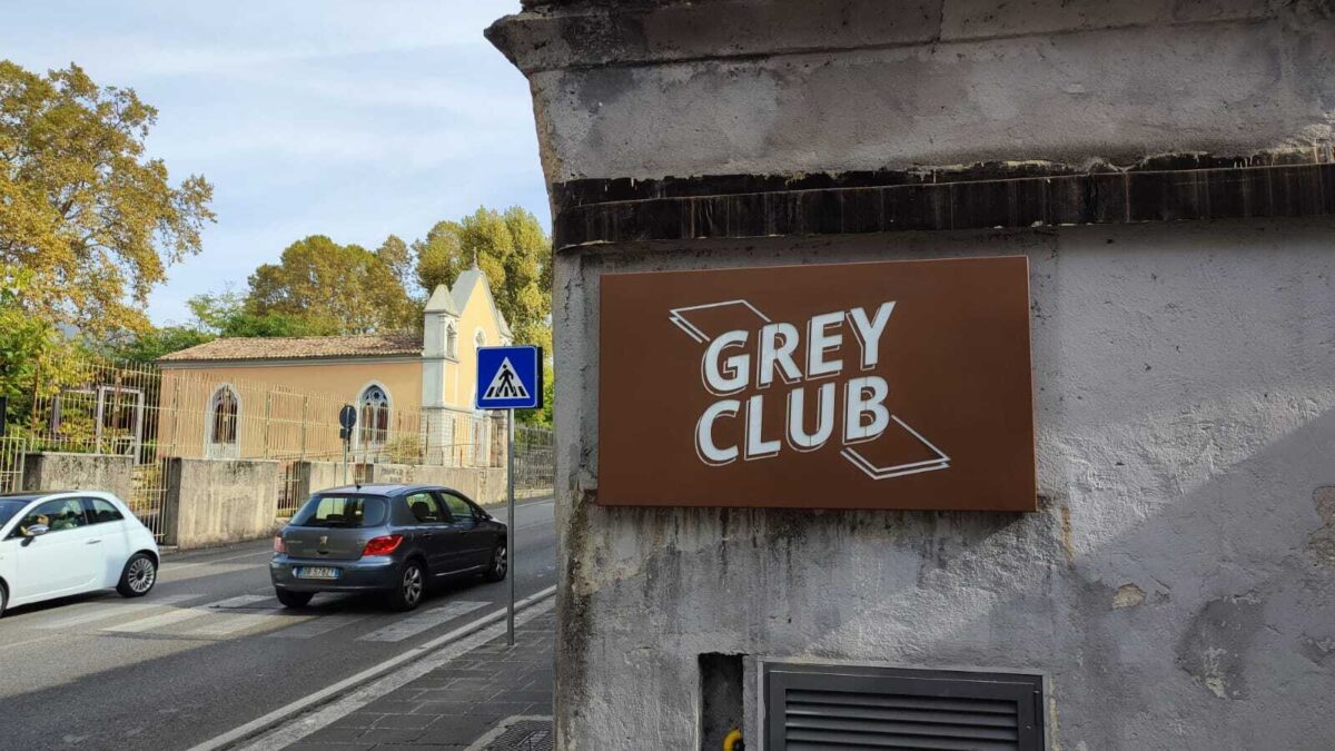 Scopri il Potere delle Insegne in Corten di Graphicprint24 a Frosinone